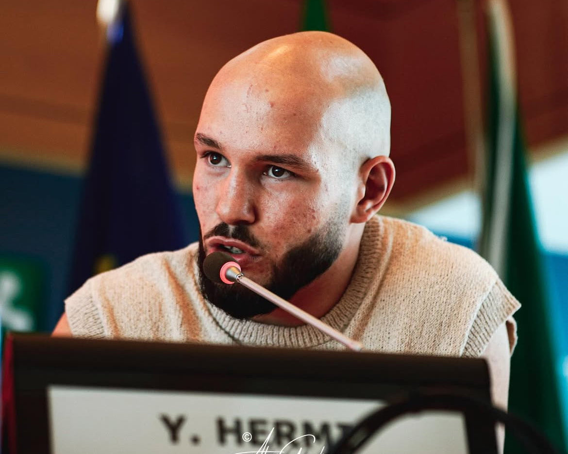 "YAS" HA FIRMATO - HERMI ENTRA IN TAF